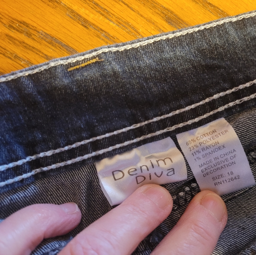Womens Denim Diva Capris - Picture 3 of 3